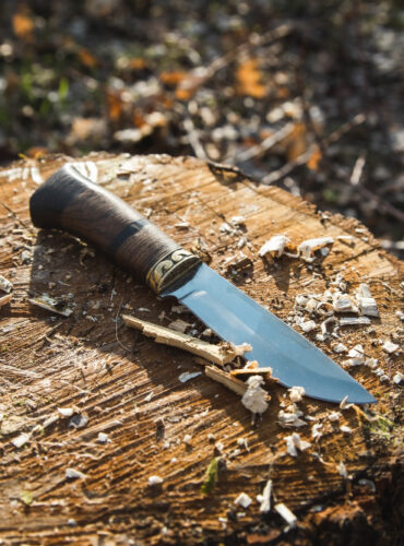 knife-wood-garden