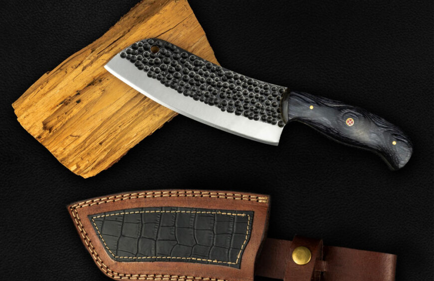 knifes-with-wooden-handle-isolated-white-background-top-view