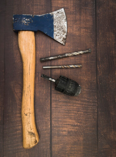 top-view-axe-with-drilling-bits